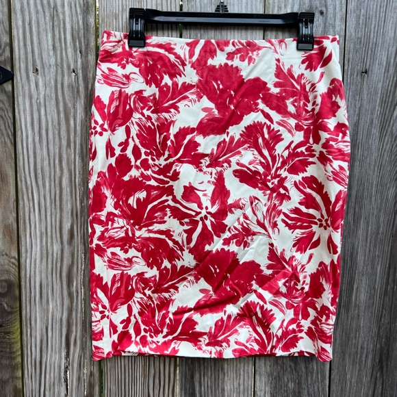 The Limited Dresses & Skirts - THE LIMITED Red Cream Watercolor Floral Stretch Pencil Skirt Women’s 6 NWT NEW